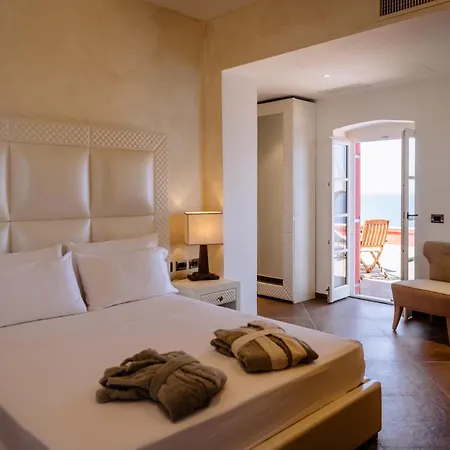 Faro Di Punta Fenaio Resort