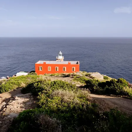 Faro Di Punta Fenaio 2*