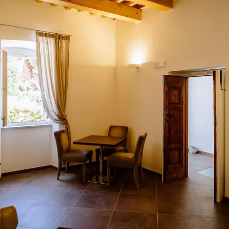 Faro Di Punta Fenaio منتجع كامبيس